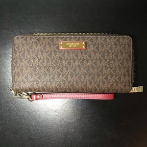 Michael Michael Kors Logo Continental Wristlet